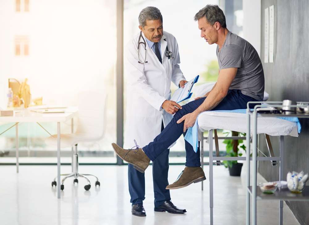 When to See a Chiropractor for Knee Pain